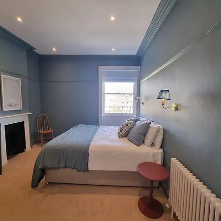 Nap Clifton Village *