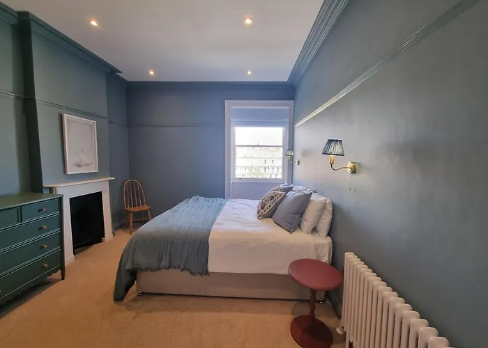 Nap Clifton Village *